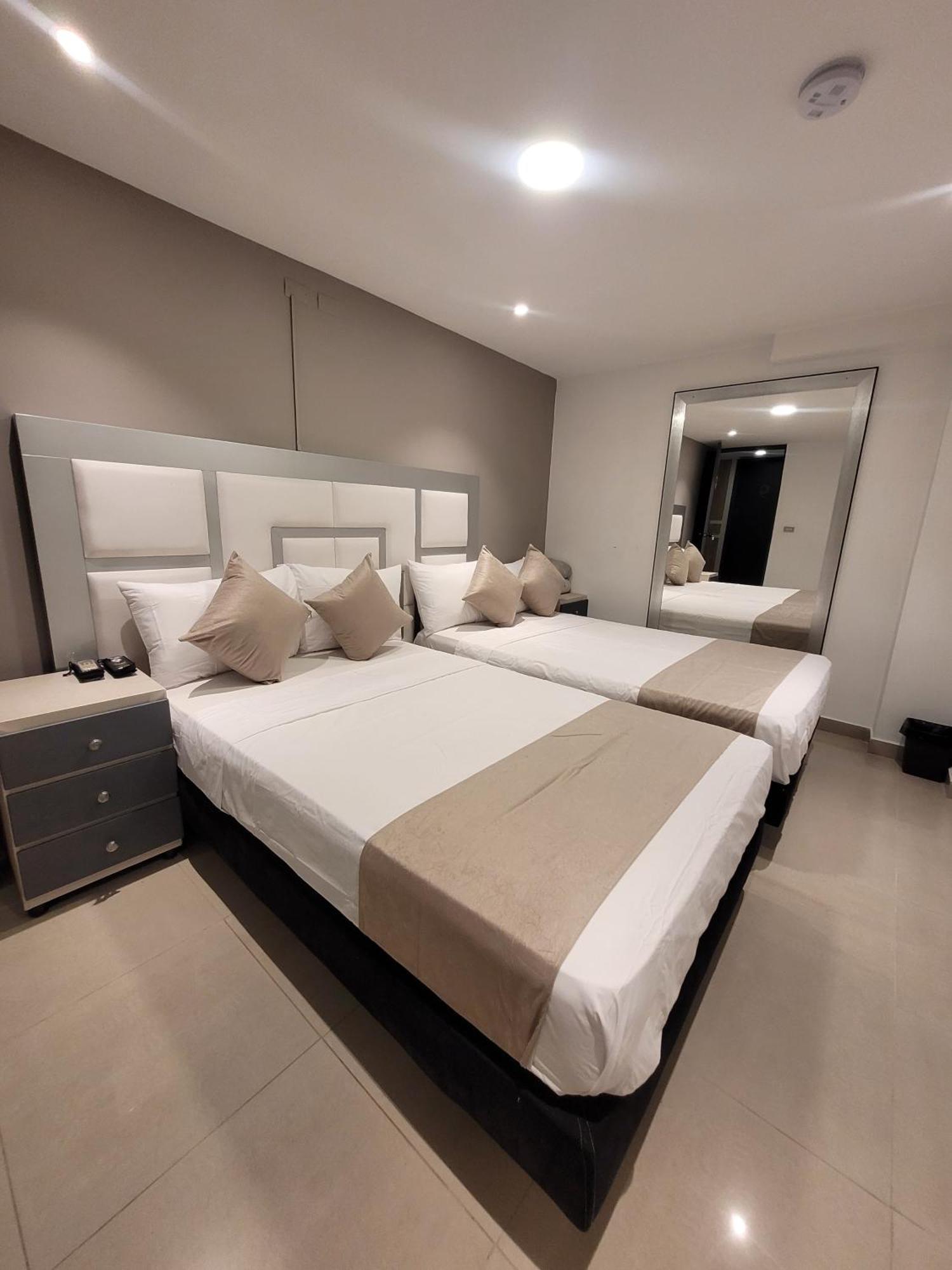 Hotel Med 33 Medellín Eksteriør billede