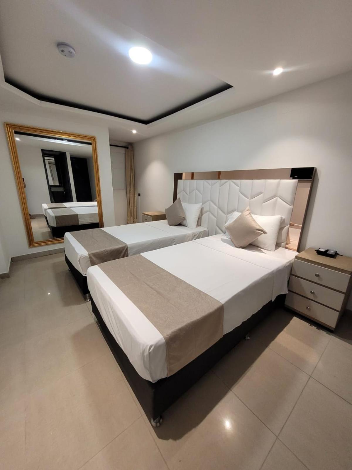 Hotel Med 33 Medellín Eksteriør billede