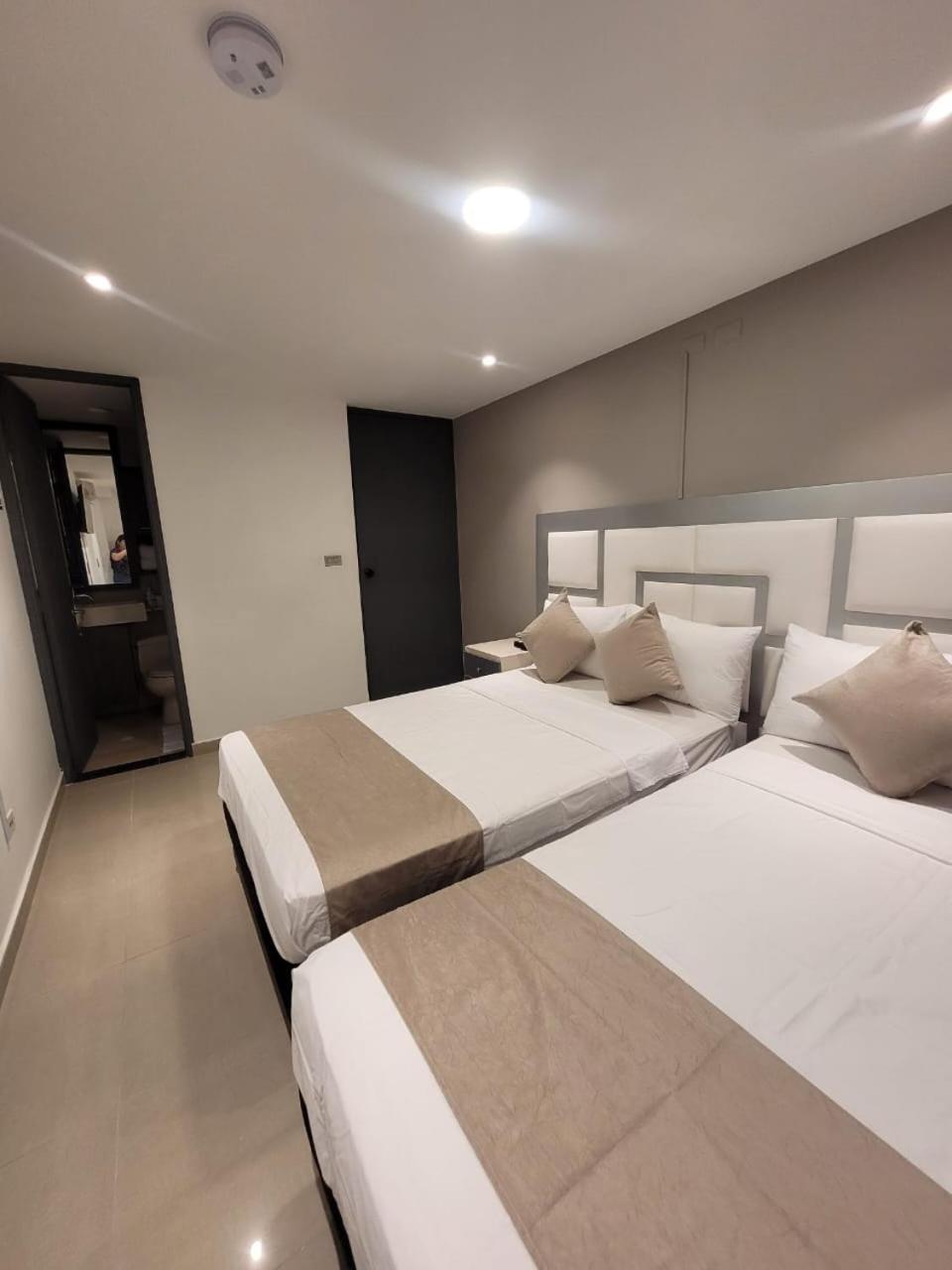 Hotel Med 33 Medellín Eksteriør billede